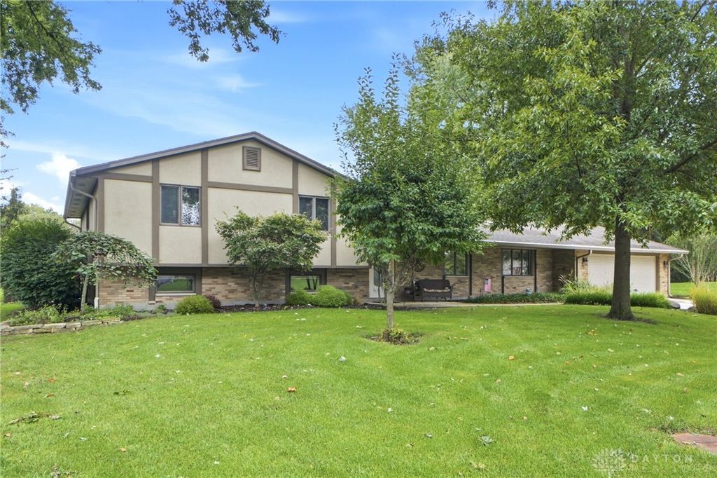 7882 Millerton Drive, Centerville, OH 45459