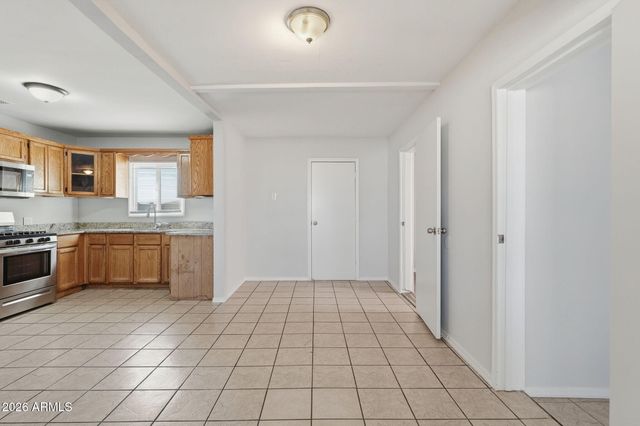 2525 W LUKE Avenue, Phoenix, AZ 85017