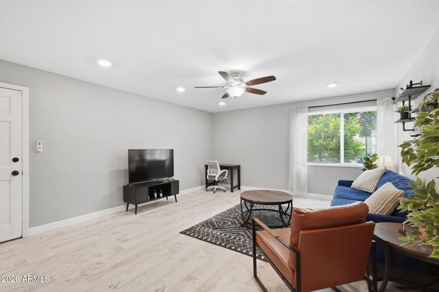 4201 E CAMELBACK Road 41, Phoenix, AZ 85018