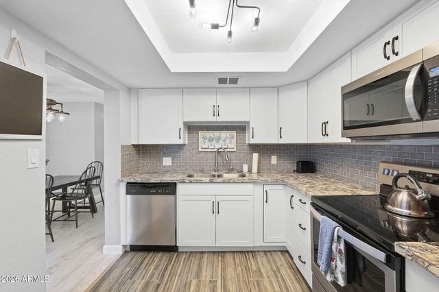 4201 E CAMELBACK Road 41, Phoenix, AZ 85018