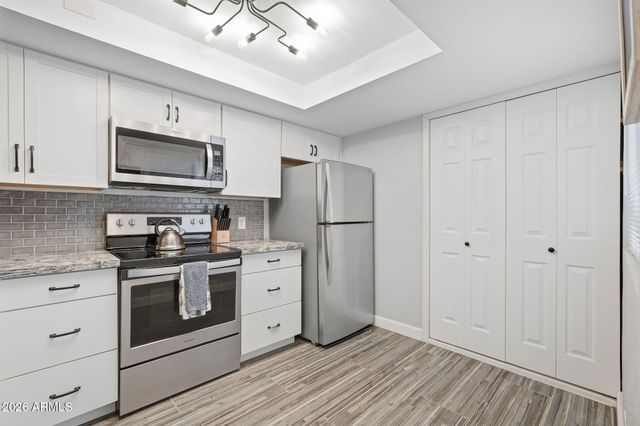 4201 E CAMELBACK Road 41, Phoenix, AZ 85018