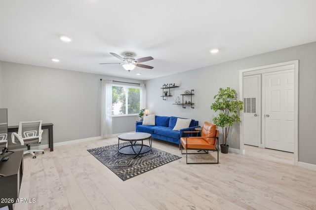 4201 E CAMELBACK Road 41, Phoenix, AZ 85018