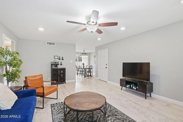 4201 E CAMELBACK Road 41, Phoenix, AZ 85018
