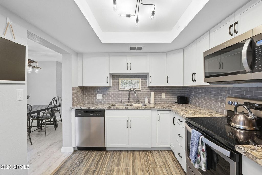 4201 E CAMELBACK Road 41, Phoenix, AZ 85018 — photo 3