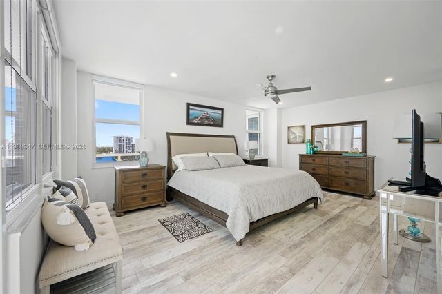 3725 S Ocean Dr 924, Hollywood, FL 33019