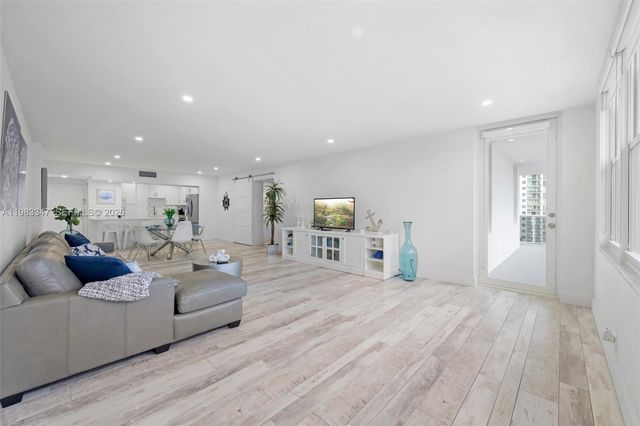 3725 S Ocean Dr 924, Hollywood, FL 33019