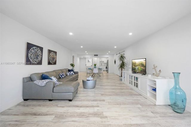 3725 S Ocean Dr 924, Hollywood, FL 33019