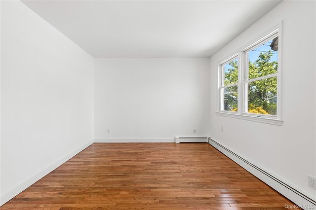 17 June Avenue, Bayville, NY 11709