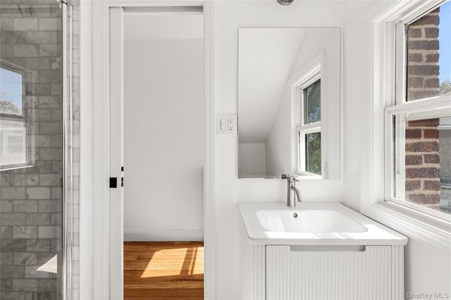 17 June Avenue, Bayville, NY 11709