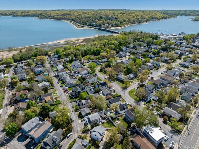 17 June Avenue, Bayville, NY 11709