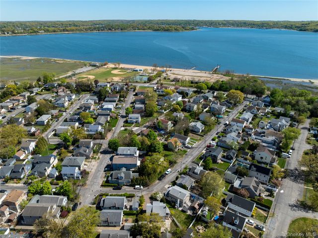 17 June Avenue, Bayville, NY 11709