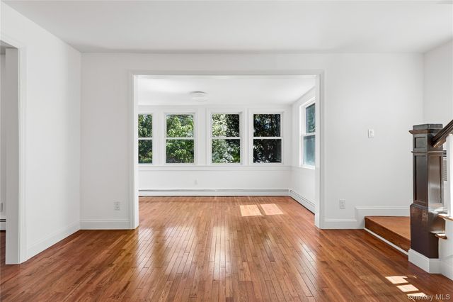 17 June Avenue, Bayville, NY 11709