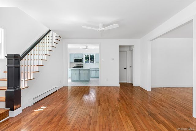 17 June Avenue, Bayville, NY 11709