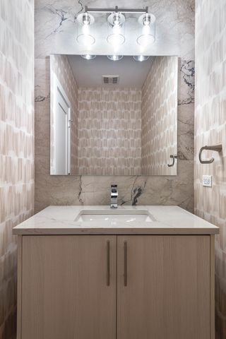 3013 N Normandy Avenue, Chicago, IL 60634