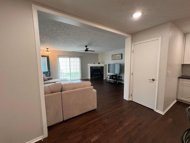 4689 Parrau Drive, 61A, Columbus, OH 43228