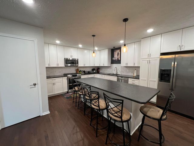 4689 Parrau Drive, 61A, Columbus, OH 43228