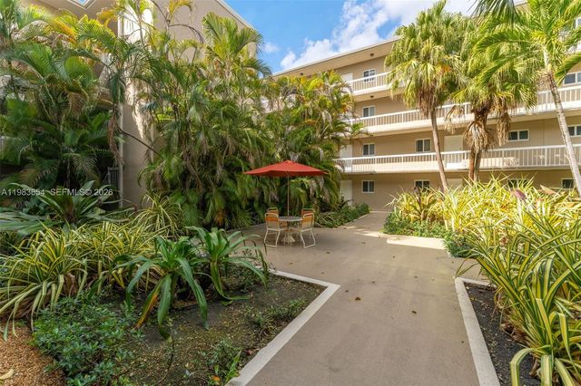 7722 Camino Real E-218, Miami, FL 33143