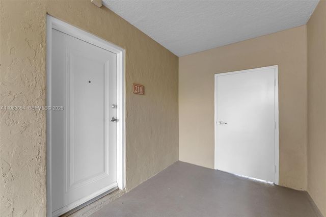 7722 Camino Real E-218, Miami, FL 33143