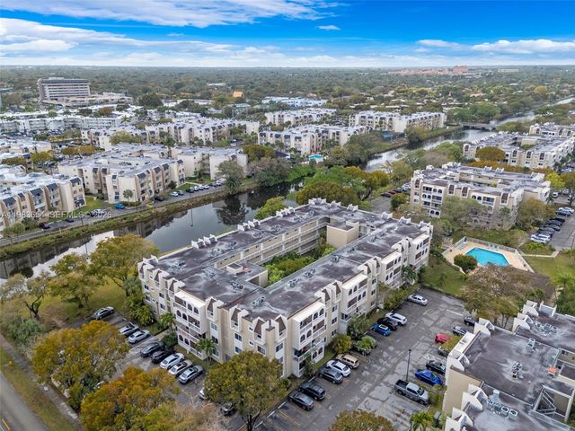 7722 Camino Real E-218, Miami, FL 33143