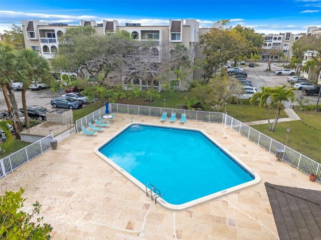 7722 Camino Real E-218, Miami, FL 33143