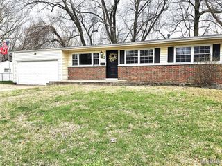 45 Saint Leonard Court, St Charles, MO 63301