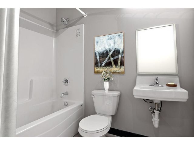 801 SE 9th Street 205, Minneapolis, MN 55414