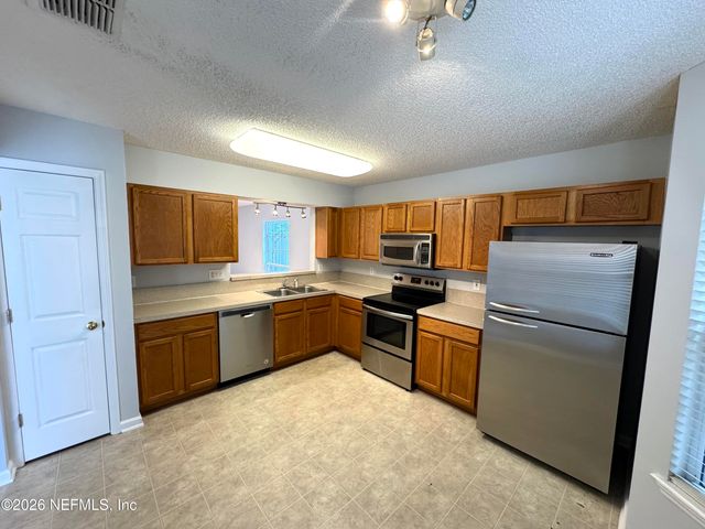 696 HAMPTON DOWNS Court, St. Johns, FL 32259