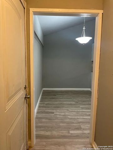 6605 Spring Lark, San Antonio, TX 78249