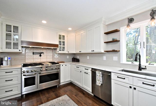 1608 S CRESCENT BLVD, Yardley, PA 19067