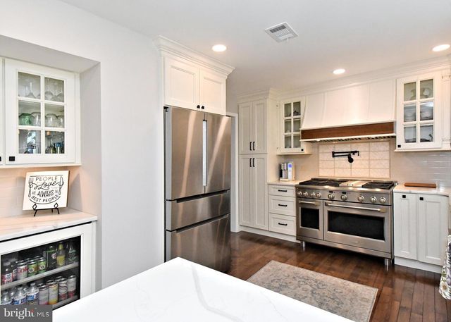 1608 S CRESCENT BLVD, Yardley, PA 19067