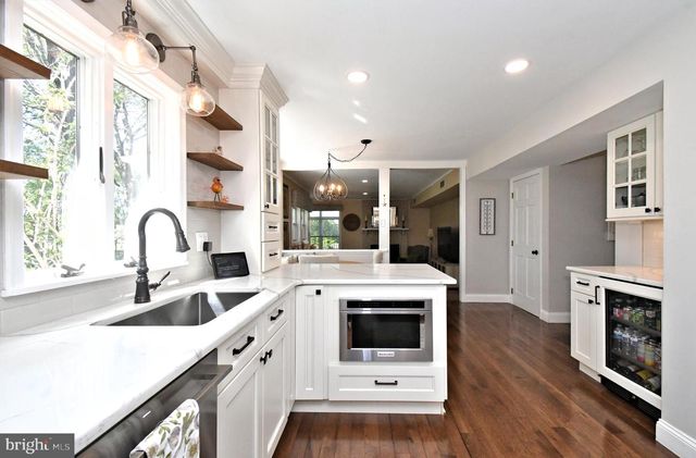 1608 S CRESCENT BLVD, Yardley, PA 19067