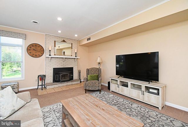 1608 S CRESCENT BLVD, Yardley, PA 19067