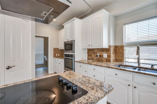 6433 Fianna Hills Drive, Fort Worth, TX 76132