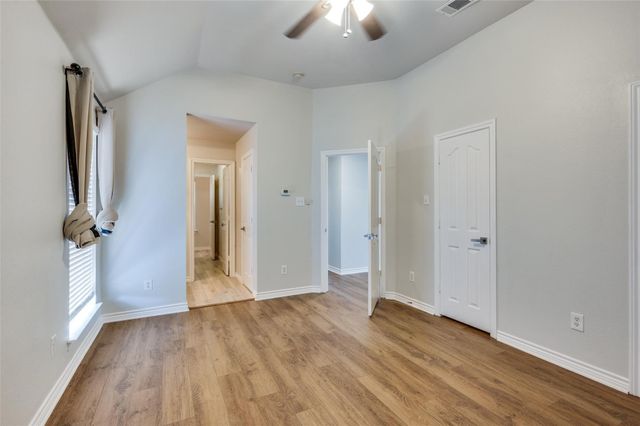 6433 Fianna Hills Drive, Fort Worth, TX 76132