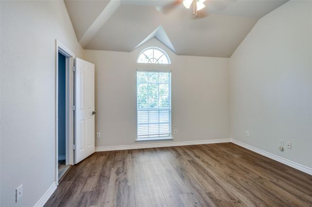 6433 Fianna Hills Drive, Fort Worth, TX 76132