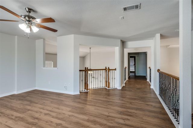 6433 Fianna Hills Drive, Fort Worth, TX 76132