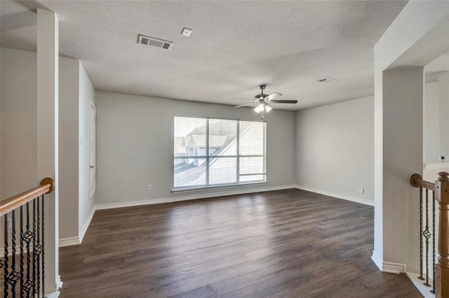 6433 Fianna Hills Drive, Fort Worth, TX 76132