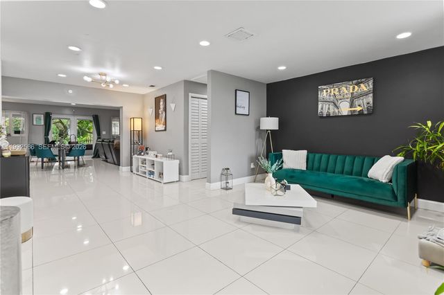 1752 S Anhinga Ln, Homestead, FL 33035