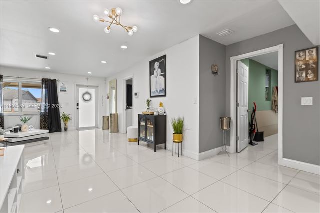 1752 S Anhinga Ln, Homestead, FL 33035