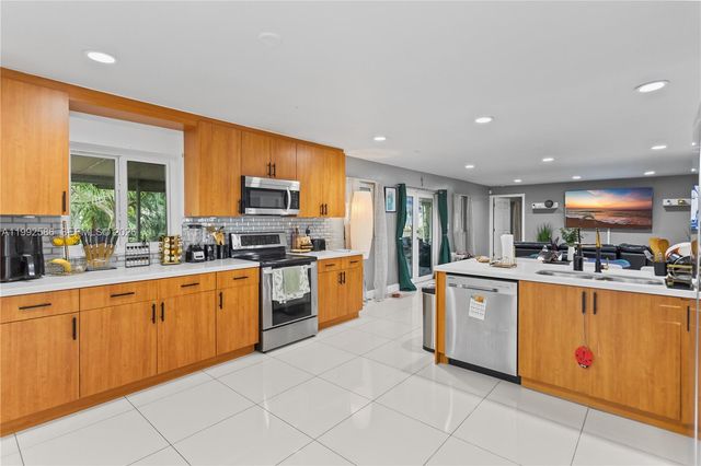 1752 S Anhinga Ln, Homestead, FL 33035