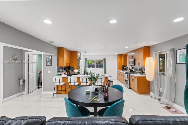 1752 S Anhinga Ln, Homestead, FL 33035