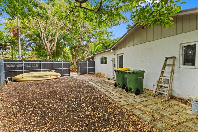 1752 S Anhinga Ln, Homestead, FL 33035