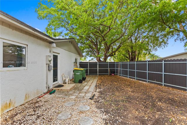 1752 S Anhinga Ln, Homestead, FL 33035