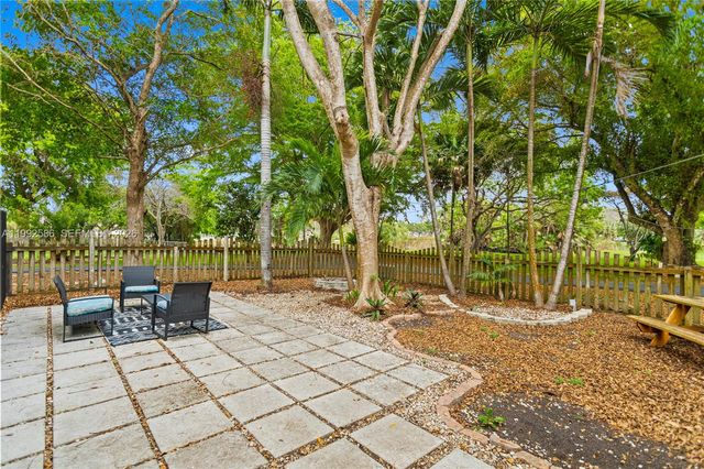 1752 S Anhinga Ln, Homestead, FL 33035