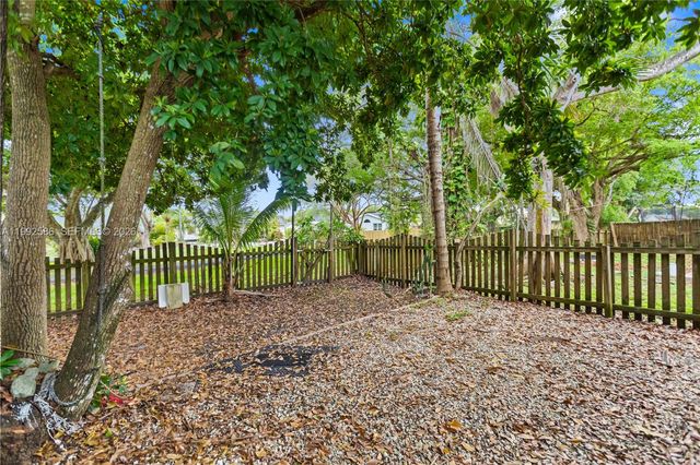 1752 S Anhinga Ln, Homestead, FL 33035