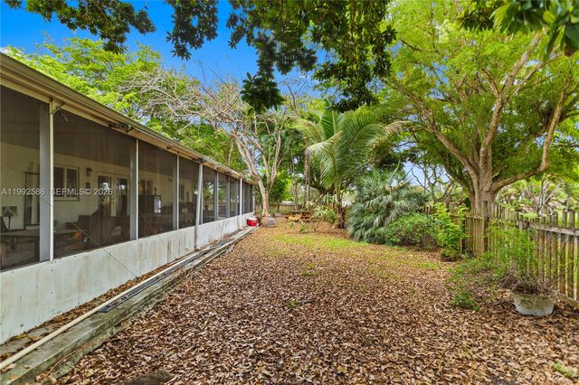 1752 S Anhinga Ln, Homestead, FL 33035