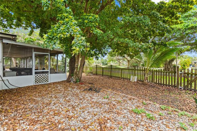 1752 S Anhinga Ln, Homestead, FL 33035