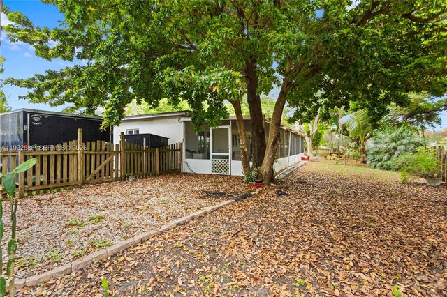 1752 S Anhinga Ln, Homestead, FL 33035