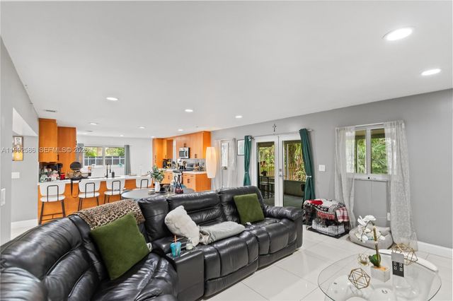 1752 S Anhinga Ln, Homestead, FL 33035