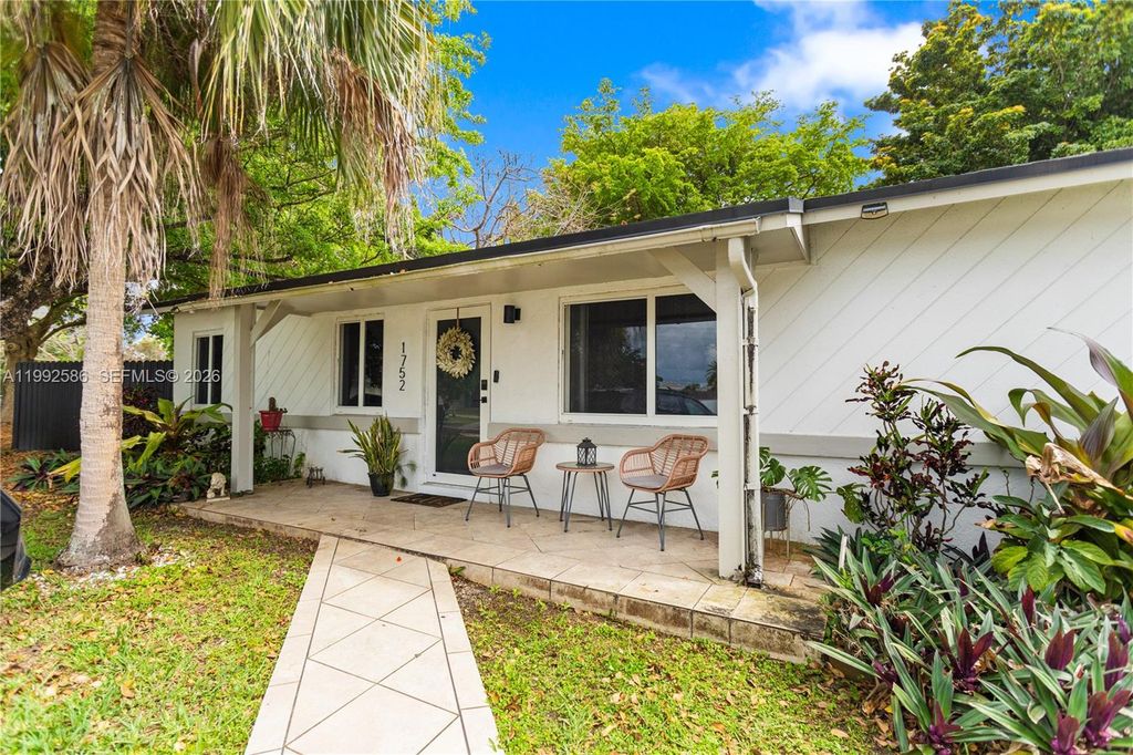 1752 S Anhinga Ln, Homestead, FL 33035